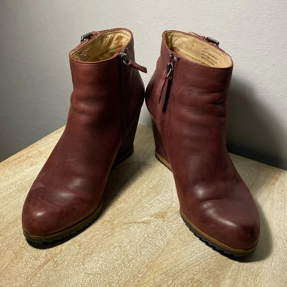 Biala Anthropologie Wedge Bootie Burgundy Side Zip Women's Size 38